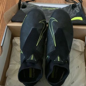 Nike Phantom elite soccer cleat men size 10